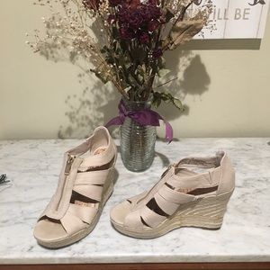 Wedge open toe shoe